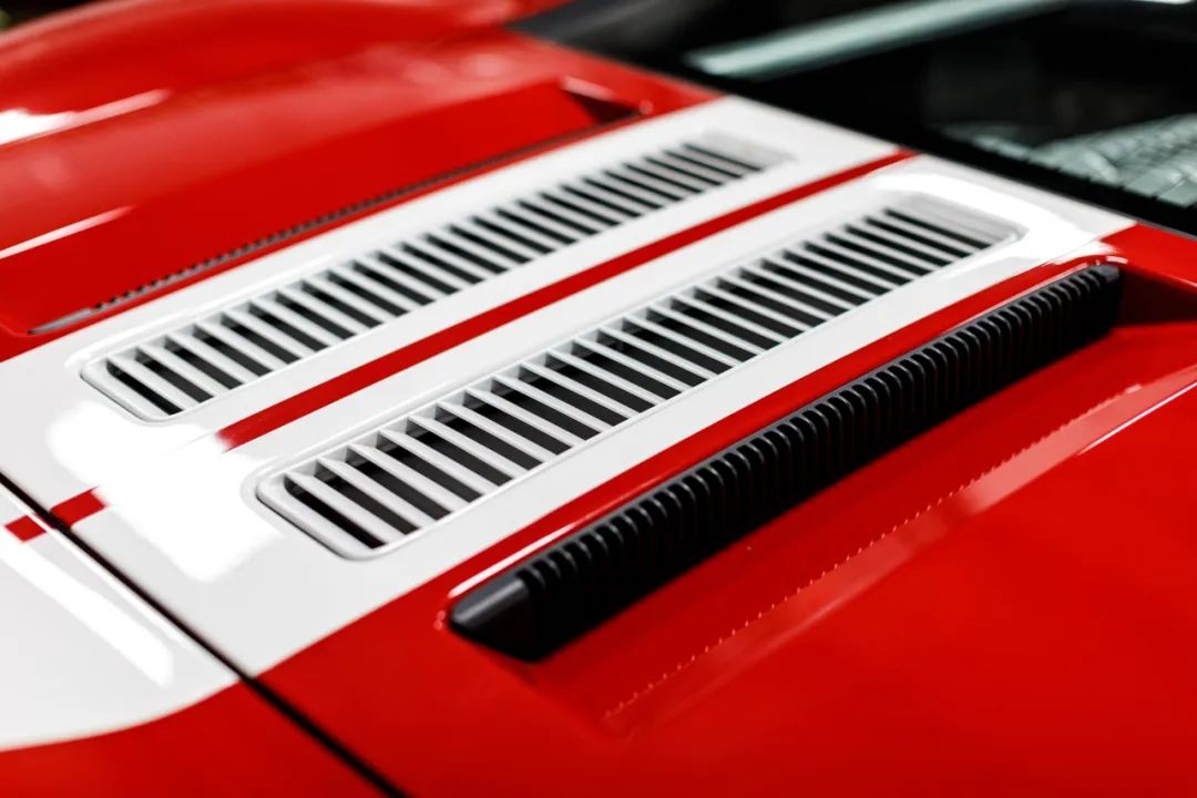 随车赠送签名吉他一把，美国著名歌手转让2005年低里程福特GT