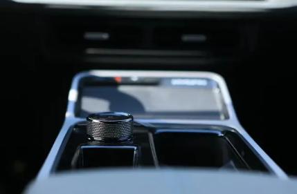 合创z03潮酷版620km驾驶感受,合创z03上路外观视频