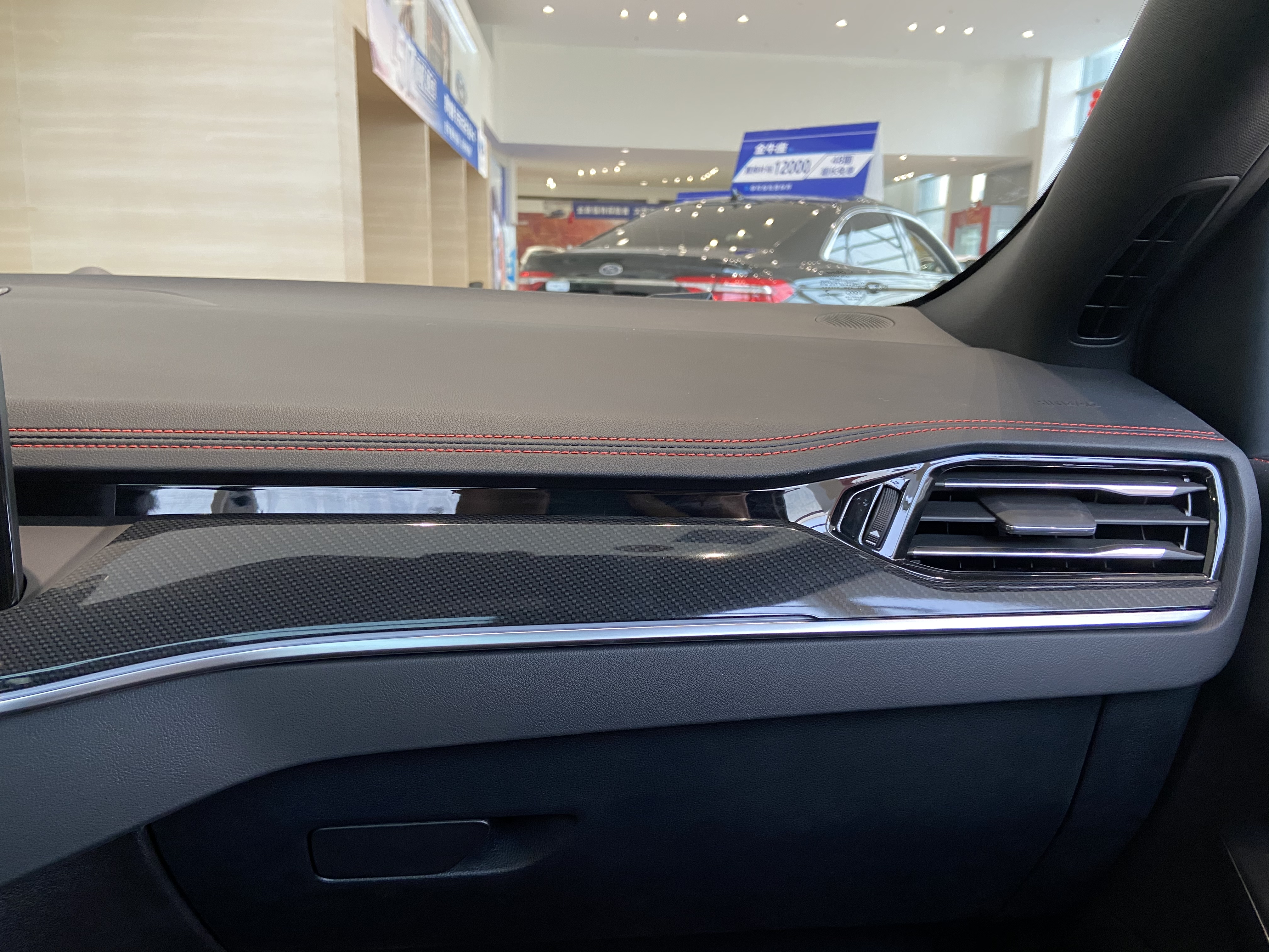 颜值在线的美式“钢炮”！运动属性拉满，实拍长安福特福克斯