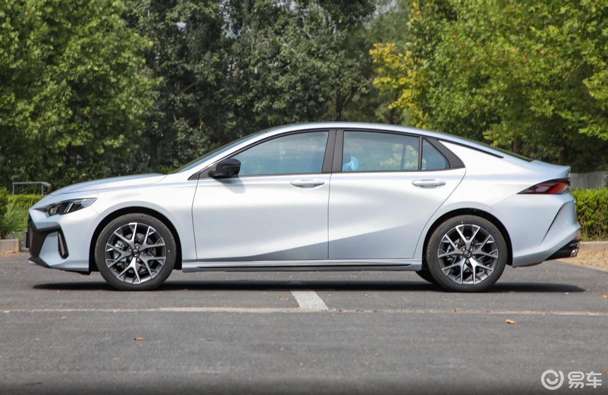 广汽新款四驱车型,售价1828万广汽推出新款家轿