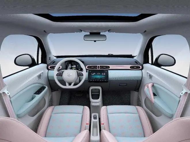 毕业季入手小电车代步，零跑T03不容错过！