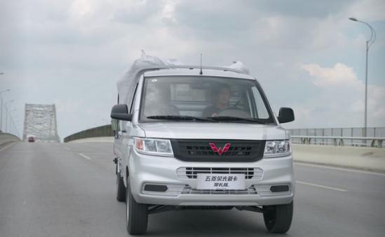 五菱荣光新卡双排加长版1.8落地价,22款五菱荣光新卡1.5加长版多少钱