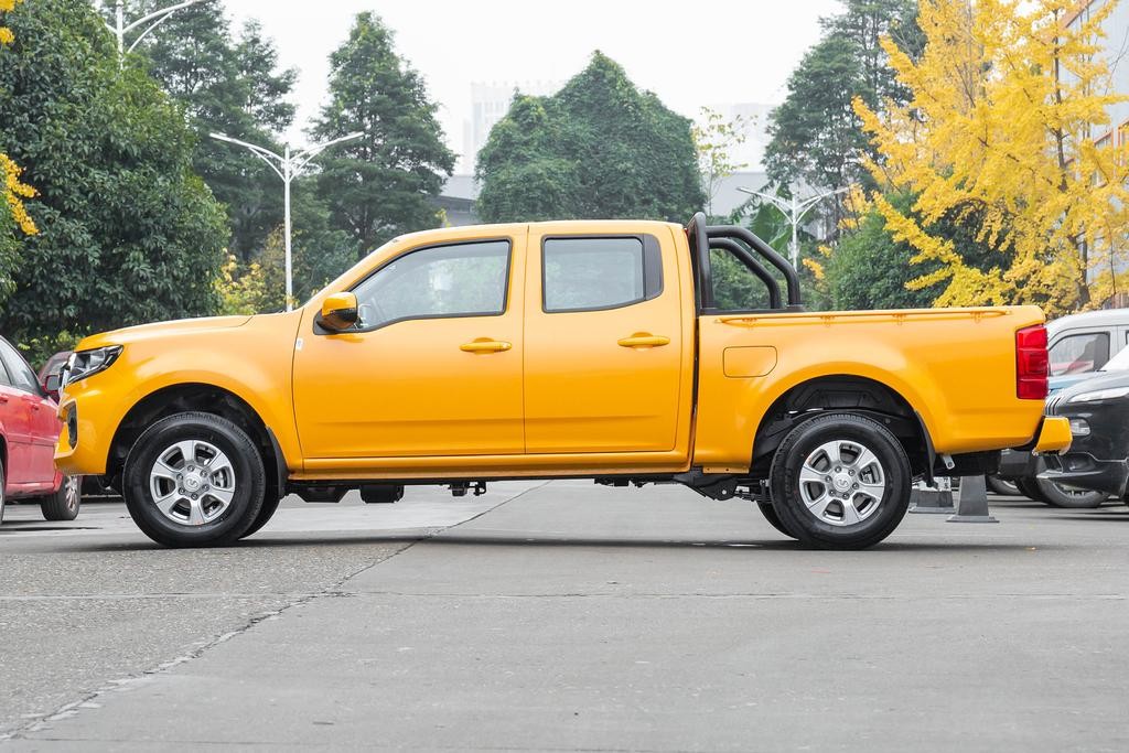 新风骏7四驱短轴版,汽油四驱风骏7油耗测评