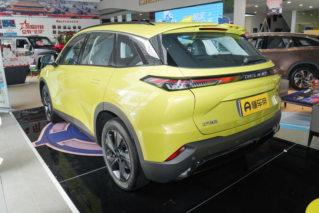 试驾北京汽车魔方：燃油车与智能化的最新结合。