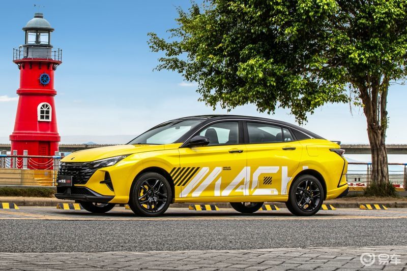 25万空间大科技感强的轿跑,高颜值高性能高智能纯正轿跑