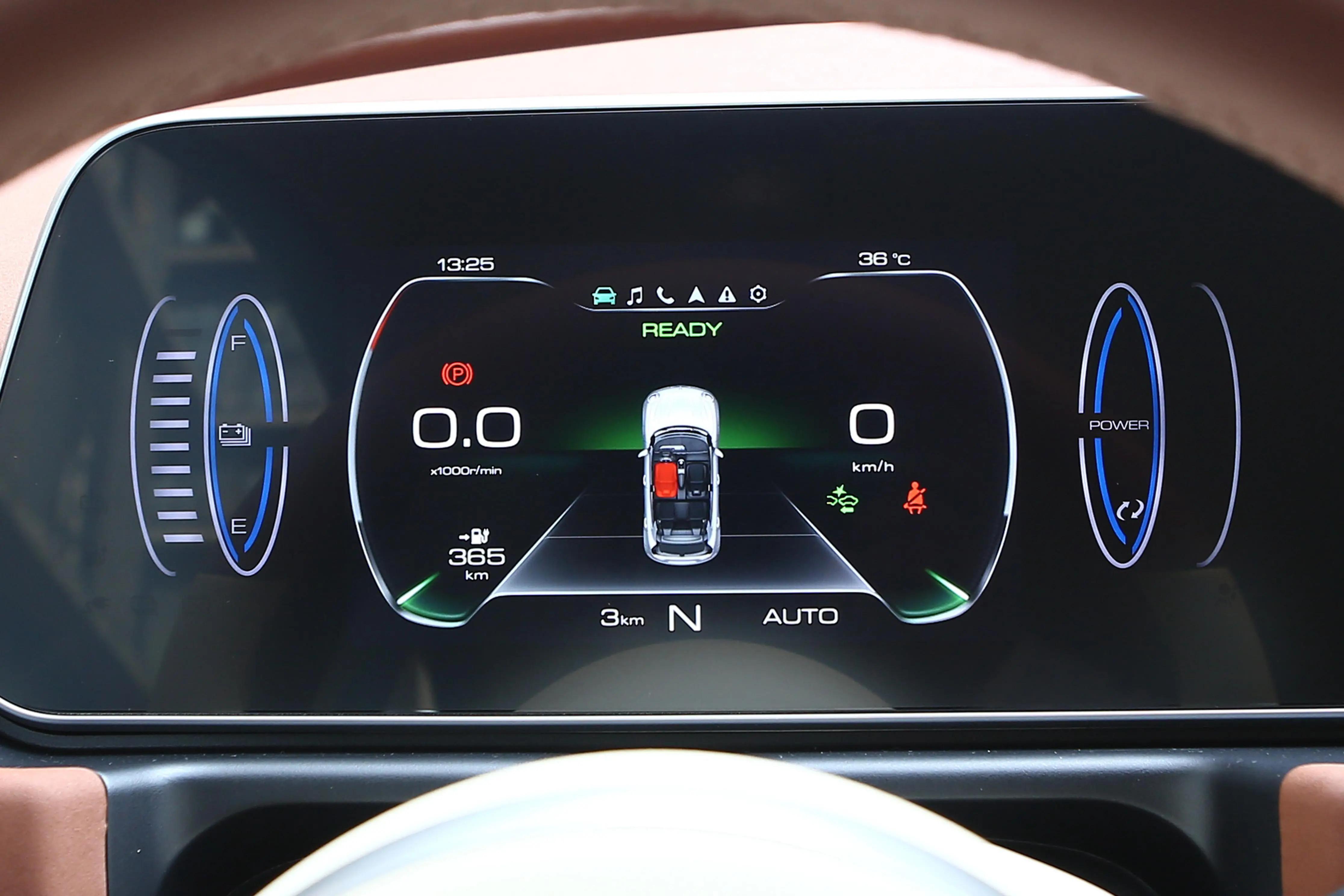 小姐姐开的燃油版车6万超高颜值 (适合小姐姐代步神车)