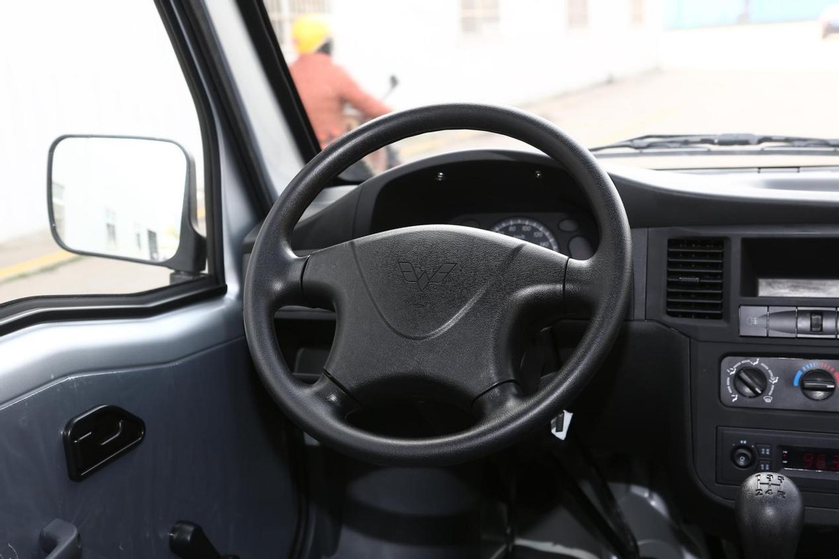 个人买货运版五菱之光有什么弊端,新的五菱之光最便宜多少钱