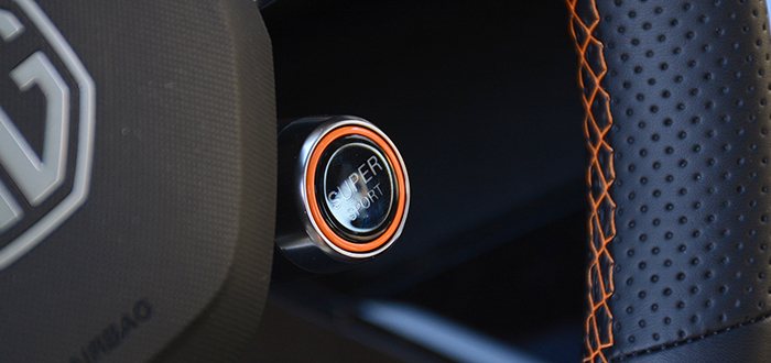 上汽名爵mgone全新上市,名爵mgone第一视角试驾