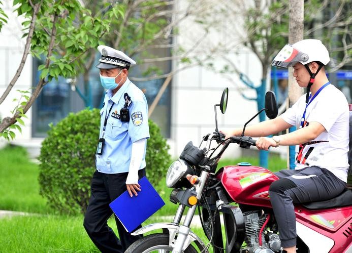 为什么国内不监管摩托车，反而直接禁摩？