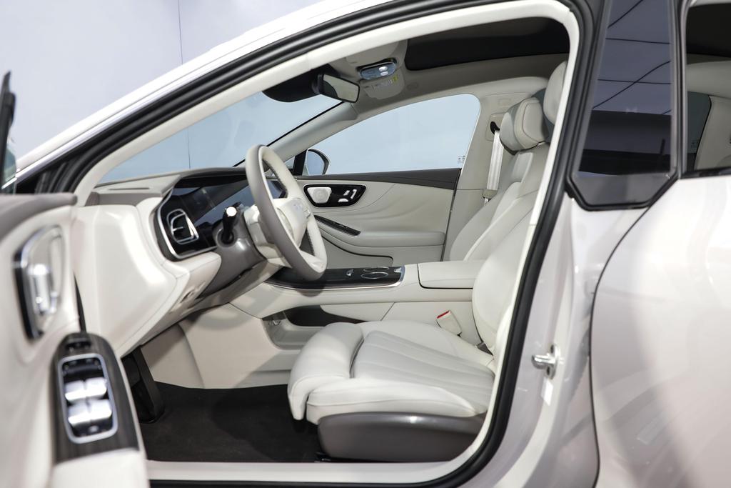 飞凡f7是电车还是混动车,飞凡f7新能源汽车怎样起步