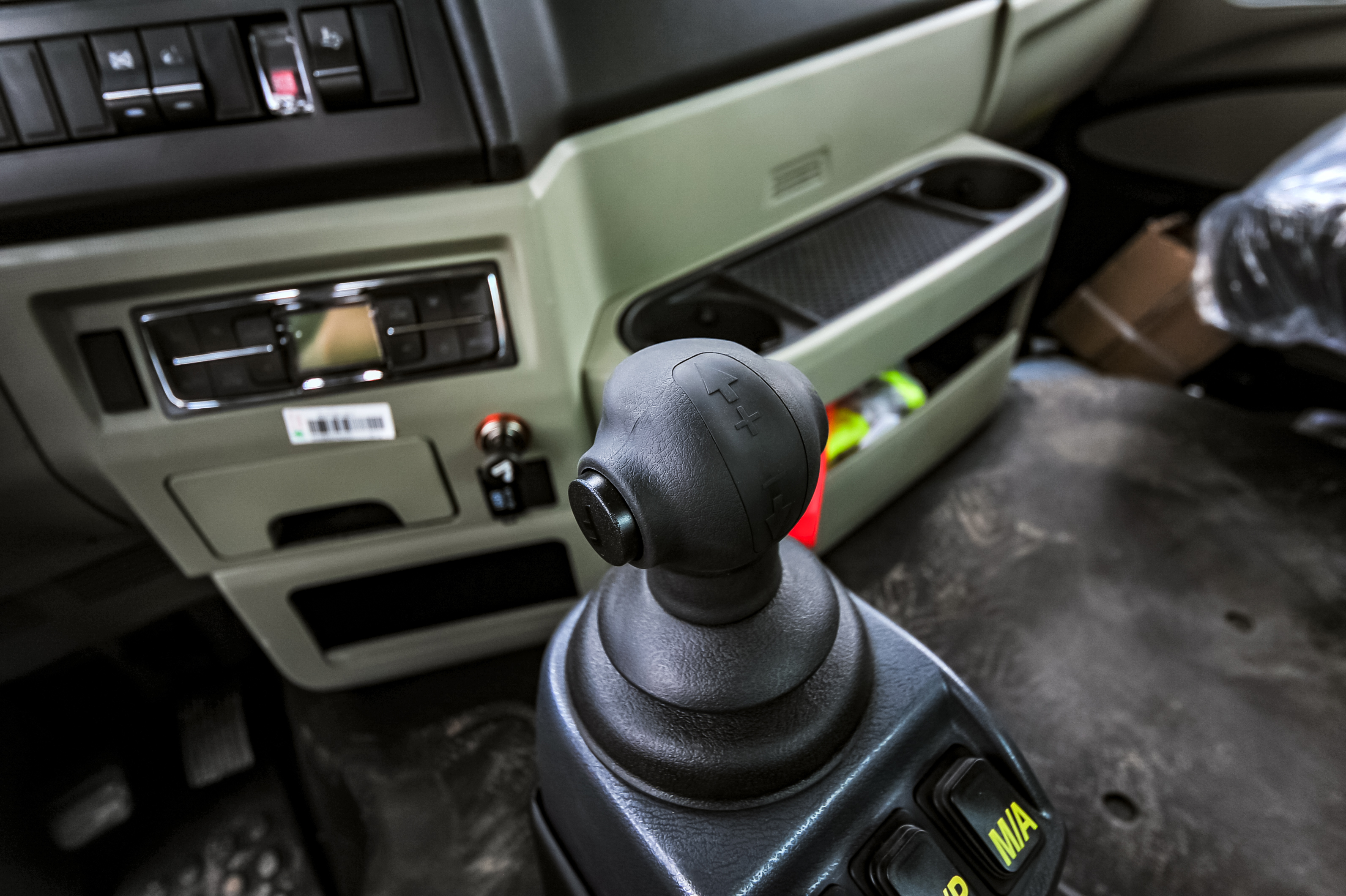 豪沃6.8米4缸220马力车型试驾视频,豪沃156马力多大