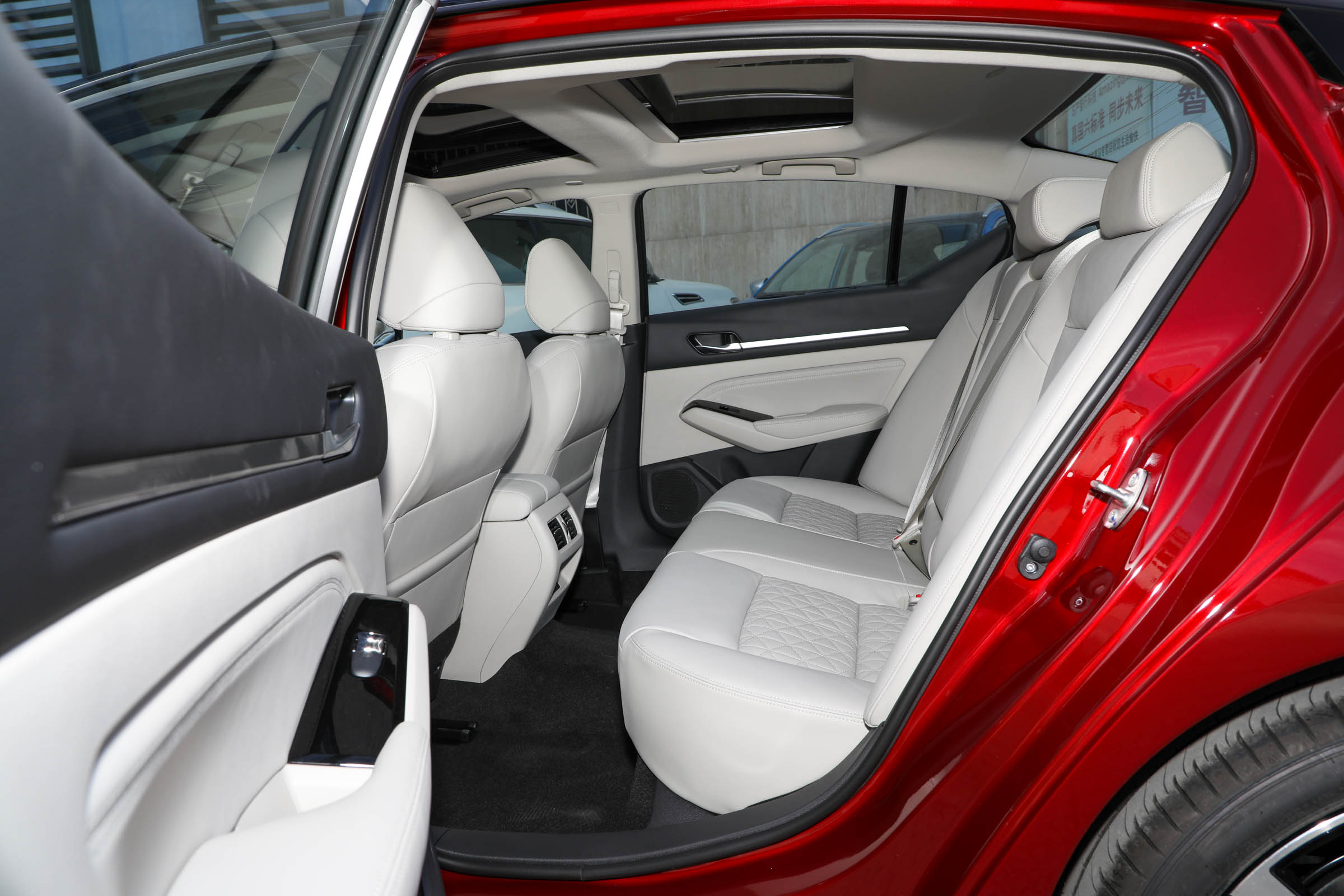 日产天籁2.0l动力,日产天籁新老款对比详解