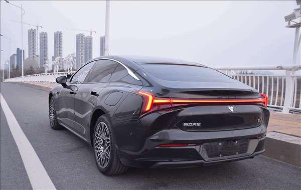 哪吒s纯电版冬季高速续航,2022款哪吒s是油车还是电车