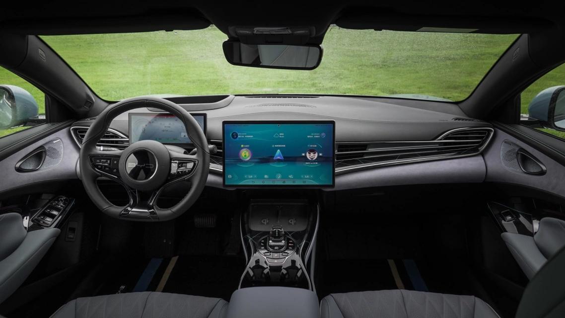 比亚迪海豹技术上的革新,比亚迪推出海豹是在和谁竞争