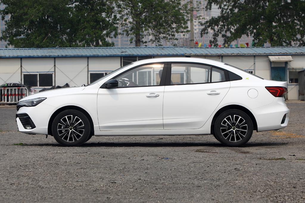 荣威i5顶配优惠价格,家用代步买荣威i5哪个配置好点