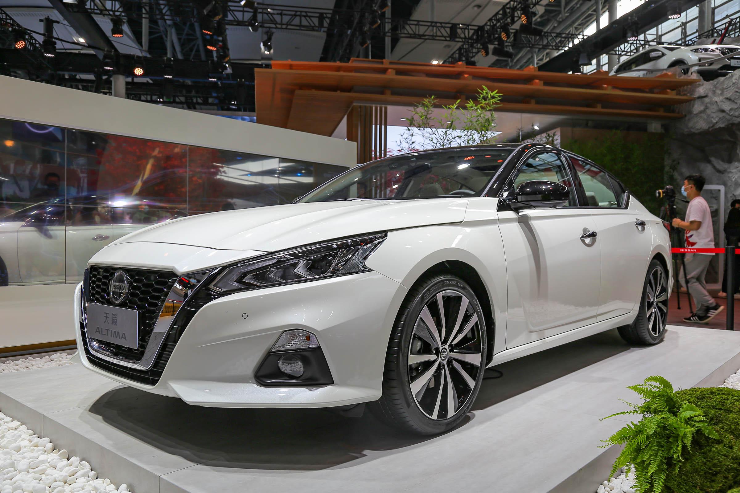 马自达6阿特兹与天籁哪个好,马自达阿特兹和天籁对比选谁