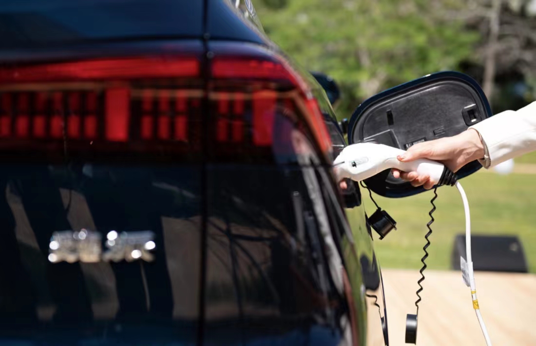 用充电器给汽车电池充电正确方法,汽车应急启动电源充电正确方法