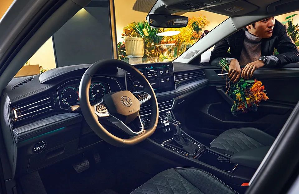 卡罗拉和新款轩逸哪款最值得购买,卡罗拉和轩逸哪一款车最值得买