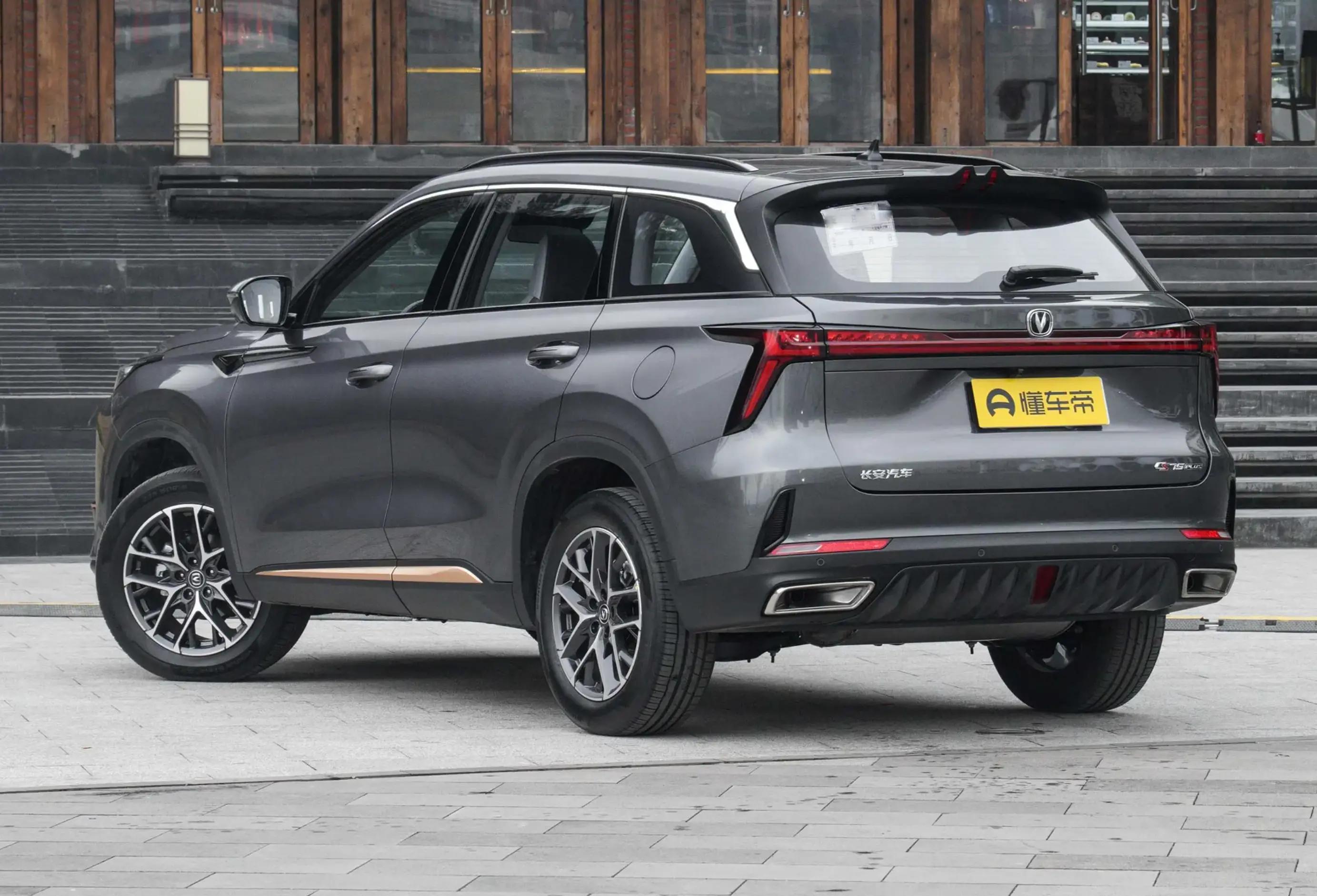 二代长安cs75plus1.5真实油耗,长安cs75plus选1.5还是2.0