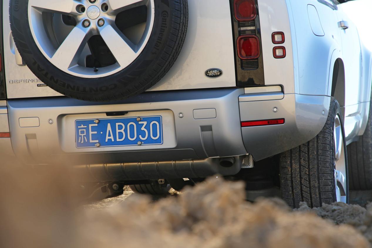 陈震试驾路虎卫士90,怎么优雅的上越野车