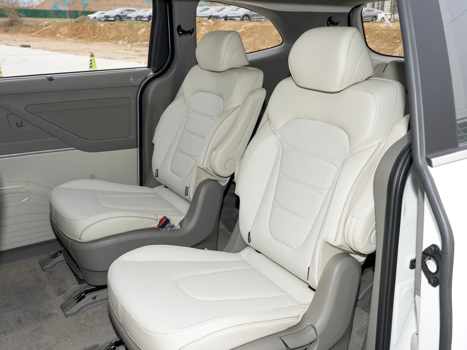 库斯途北京现代,探店北京现代库斯巧虎家用大型mpv