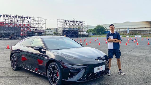 万元a级家轿试驾北京现代伊兰特,现代伊兰特1.5llux尊贵版最新落地