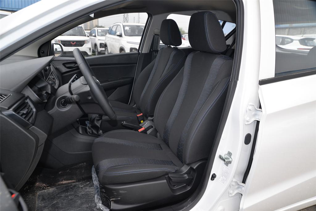 想花十几万买车买什么最好,想买舒适省油的轿车绕不开这三款