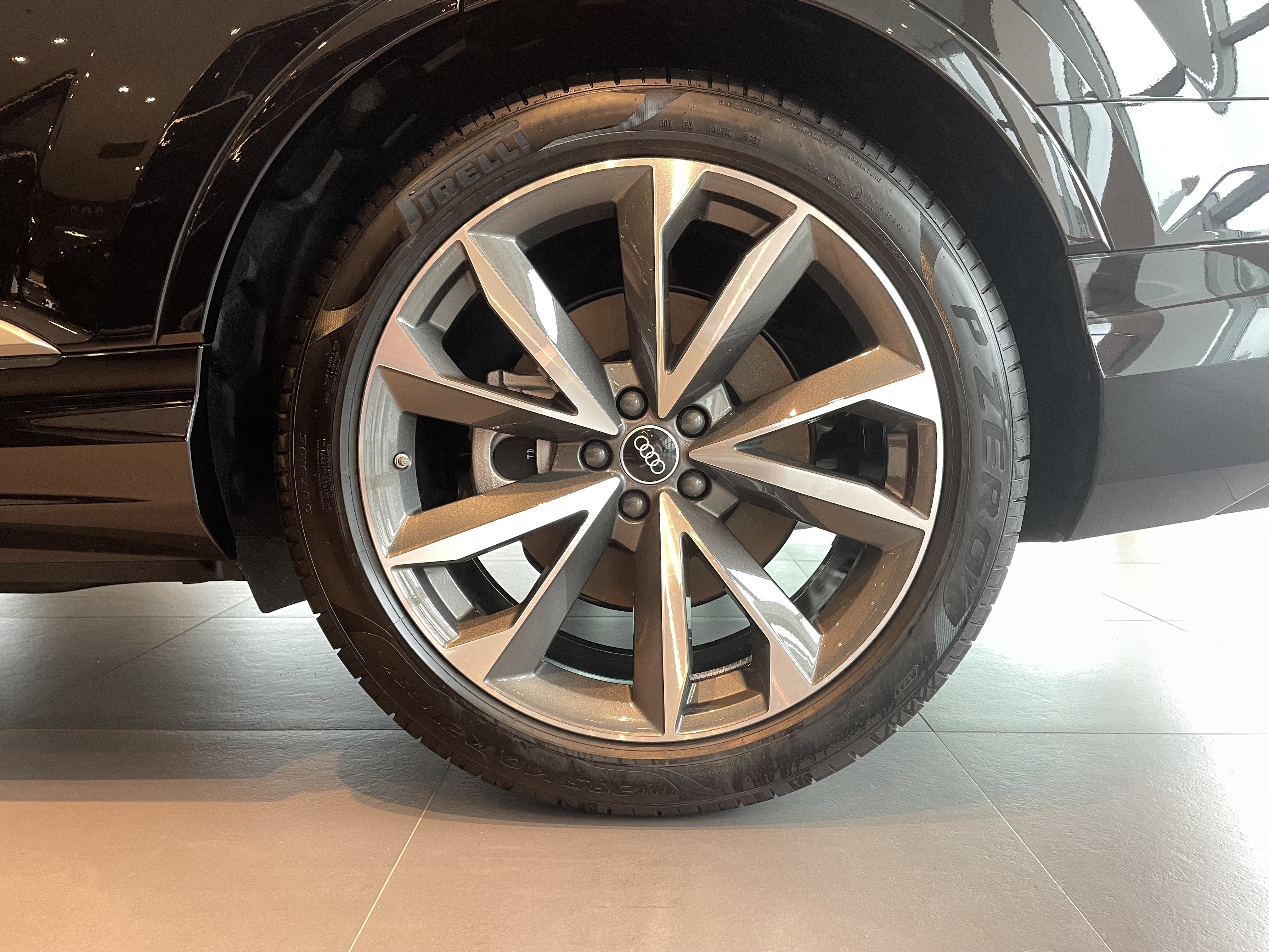 奥迪Q7属于什么级别suv,奥迪q7属于suv还是越野