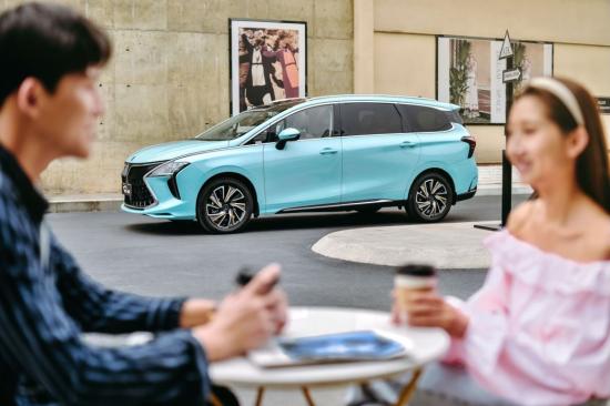 一家人一起出行的车,一家人一起兜风