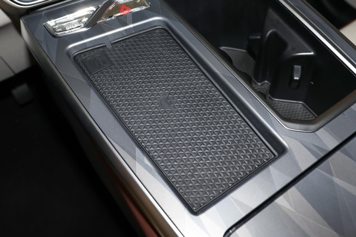 哈弗新神兽混动力值得购买吗,哈弗的神兽跟哈弗h6谁更值得买