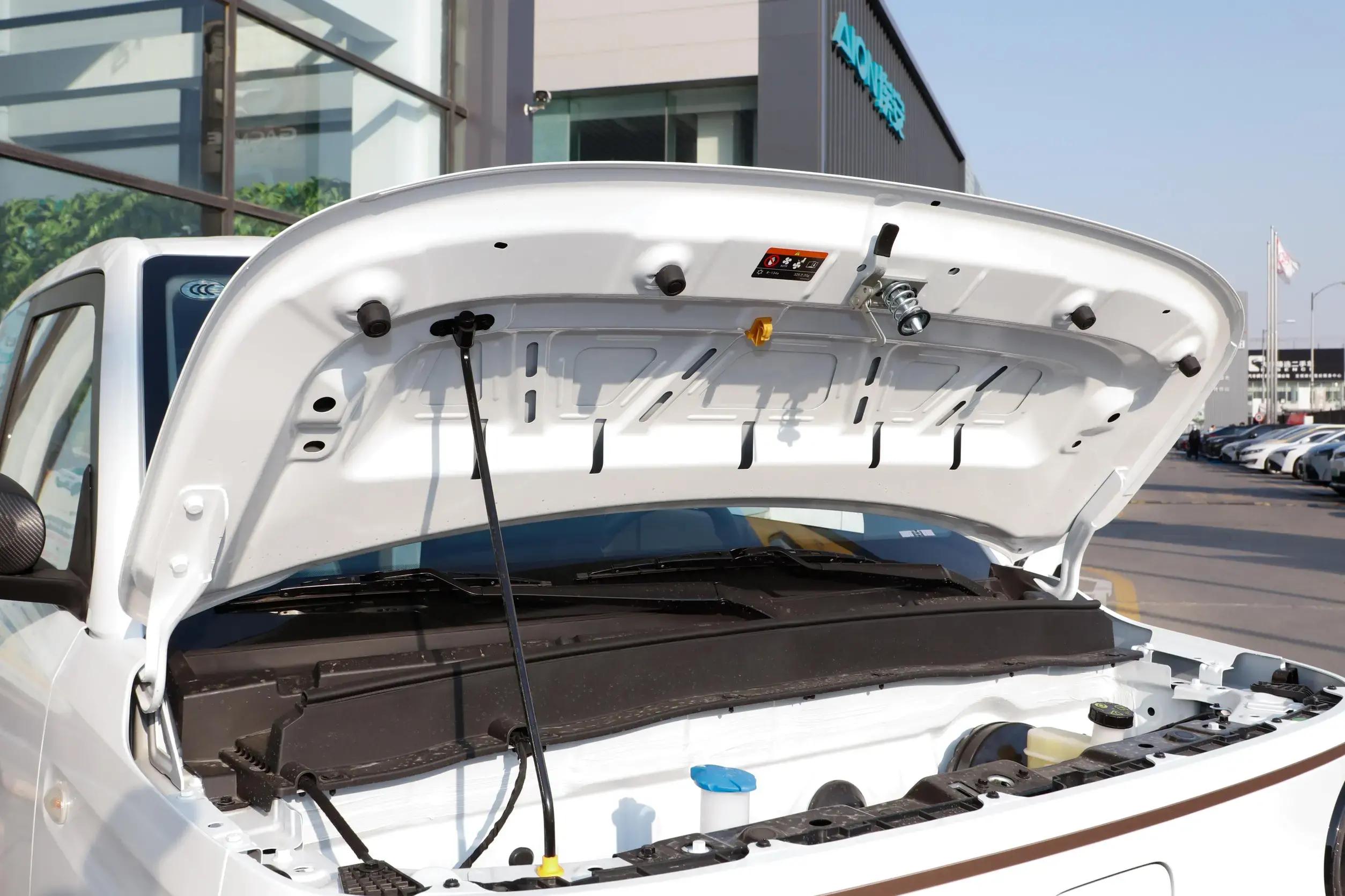 吉利熊猫mini落地价格,吉利熊猫和五菱宏光mini哪个大