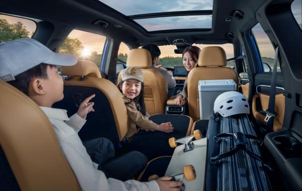 吉利豪越2022款6座suv,吉利大7座suv最新款豪越参配