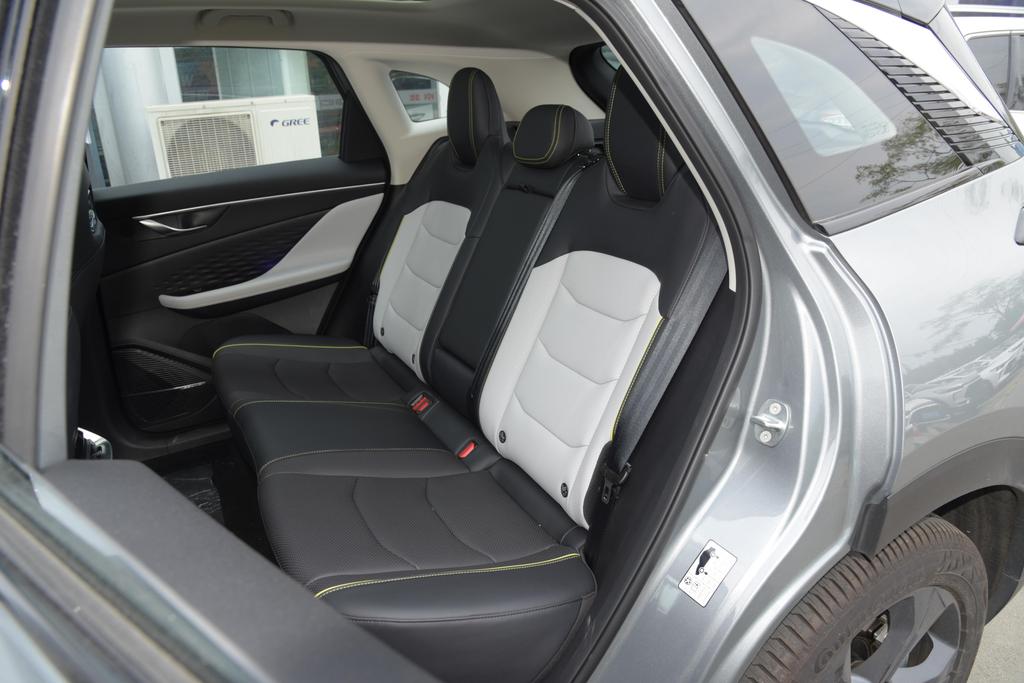 国产北汽魔方,一台新潮燃油车静态体验北汽魔方