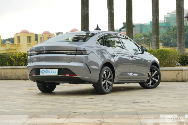 比亚迪驱逐舰05荣耀版和秦的区别,比亚迪驱逐舰05必买配件