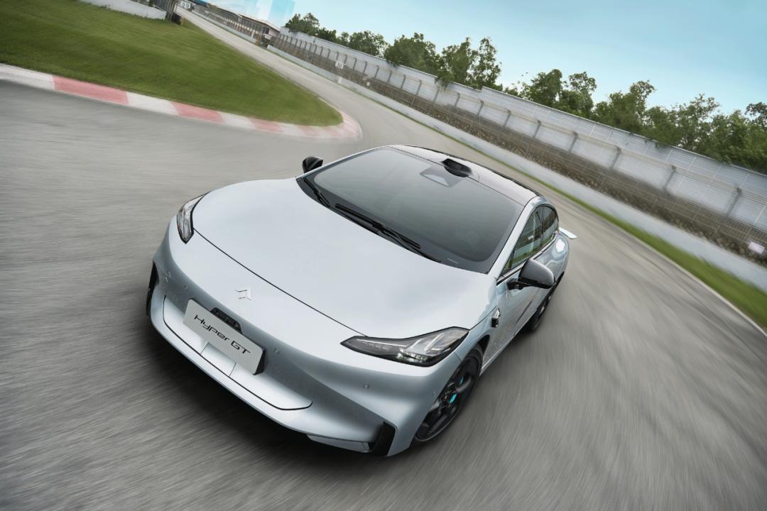 hypergt作为埃安hyper王牌车型,hypergt炫酷车