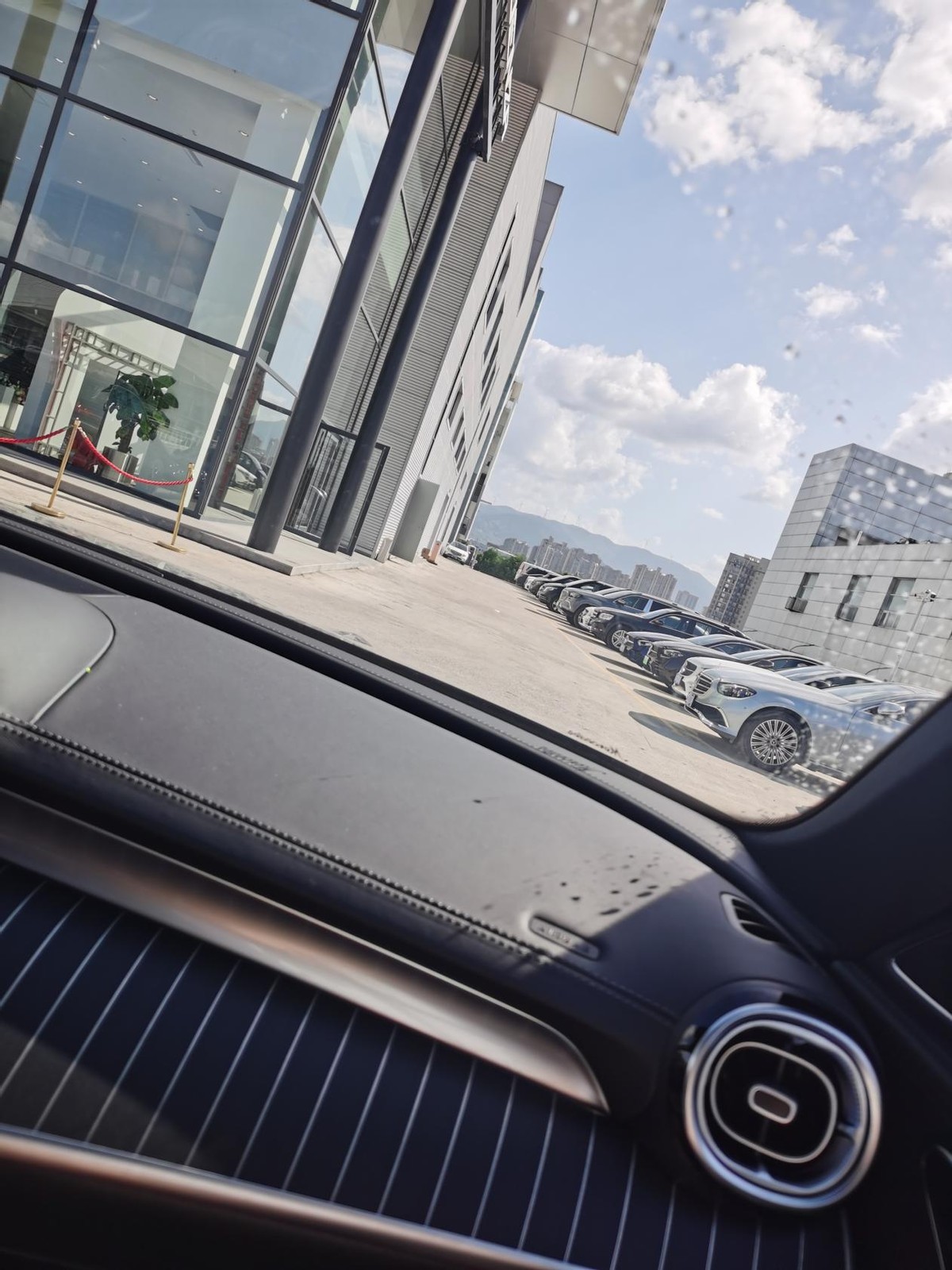 长轴距奔驰c级2024款多长,奔驰c级w124