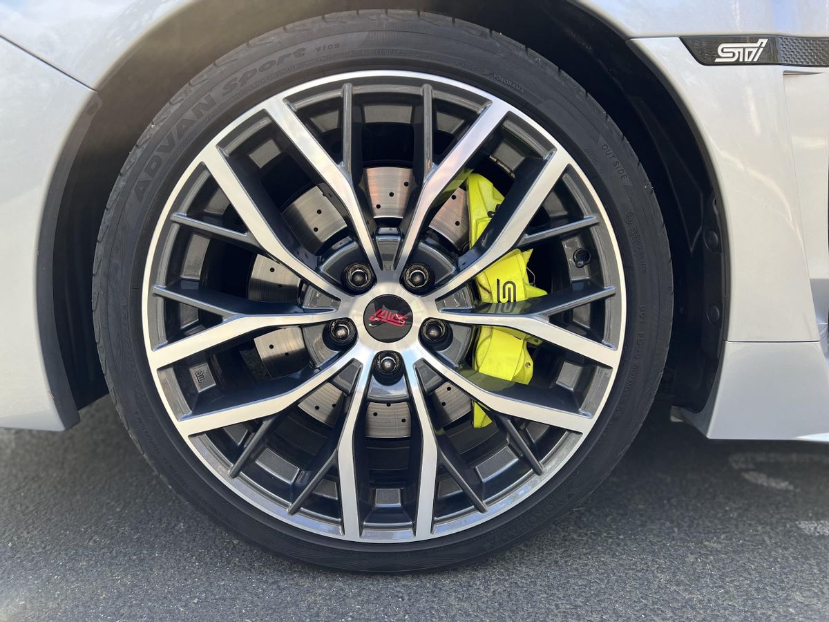 放荡不羁的烂仔——斯巴鲁STI