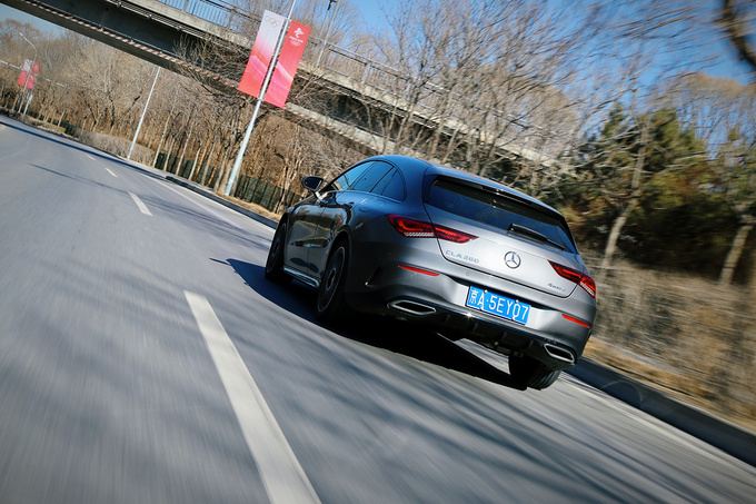 《豪华180》评测奔驰CLA猎跑车40万的小众车如何诠释豪华？