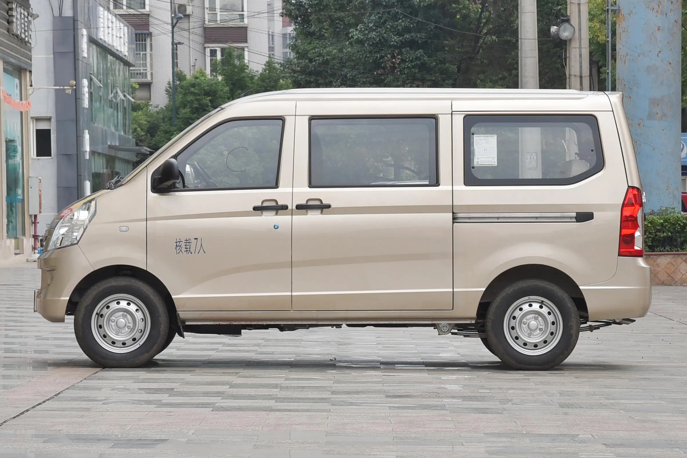 五菱七座微面汽车,五菱七座各个车型优缺点