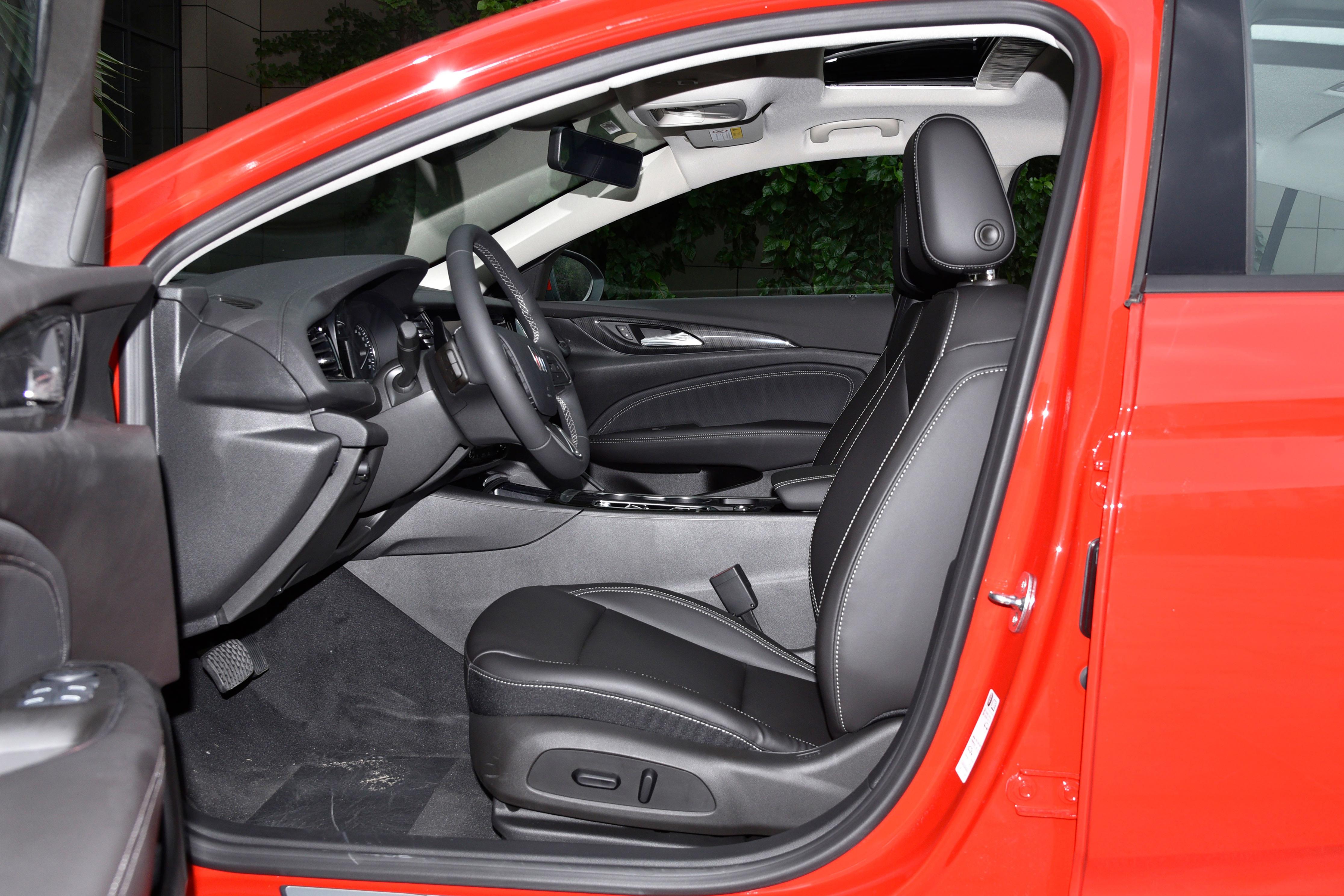 刚上市就降价五万,君威1.5t配9at和君越1.5t配cvt怎么选