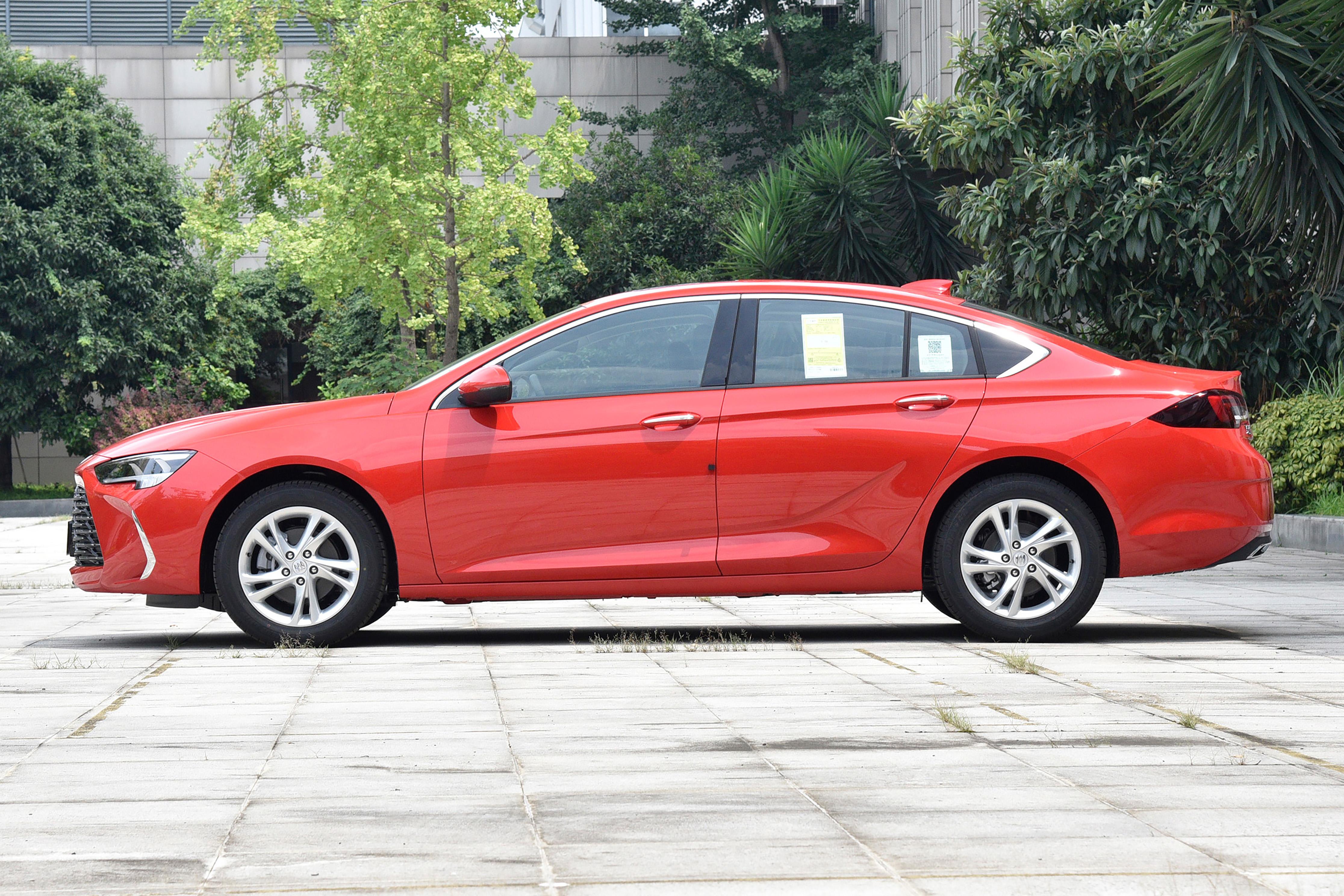 刚上市就降价五万,君威1.5t配9at和君越1.5t配cvt怎么选