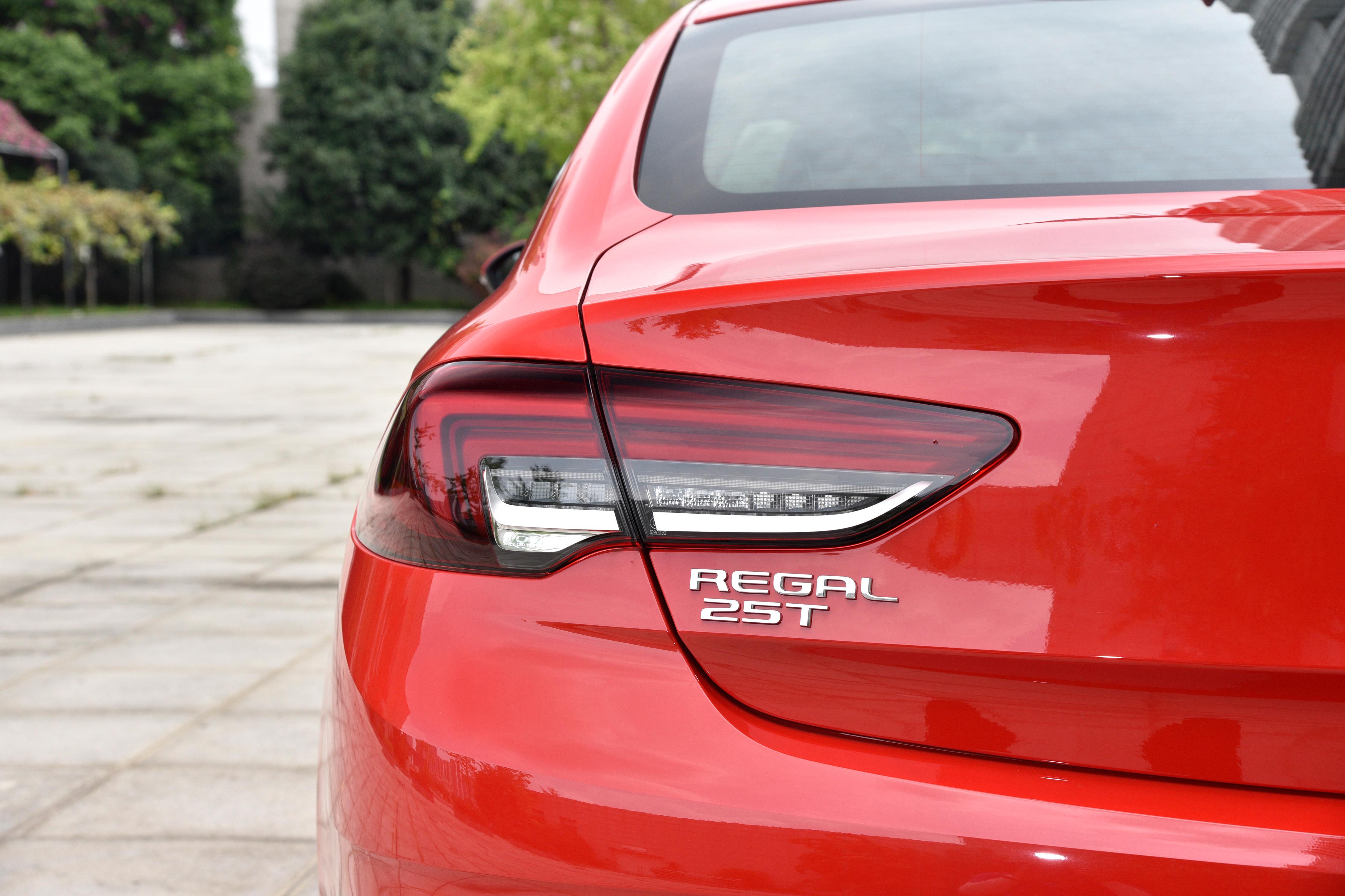 刚上市就降价五万,君威1.5t配9at和君越1.5t配cvt怎么选