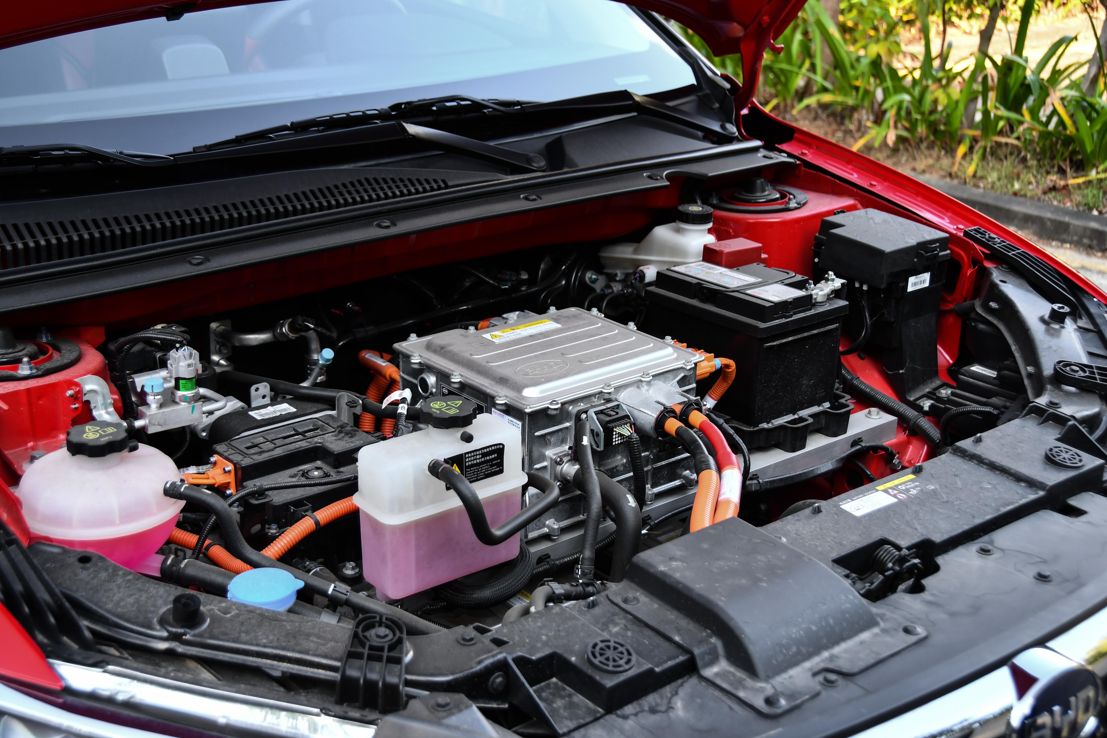 新能源比亚迪e2汽车测评,全新比亚迪e2到店实拍