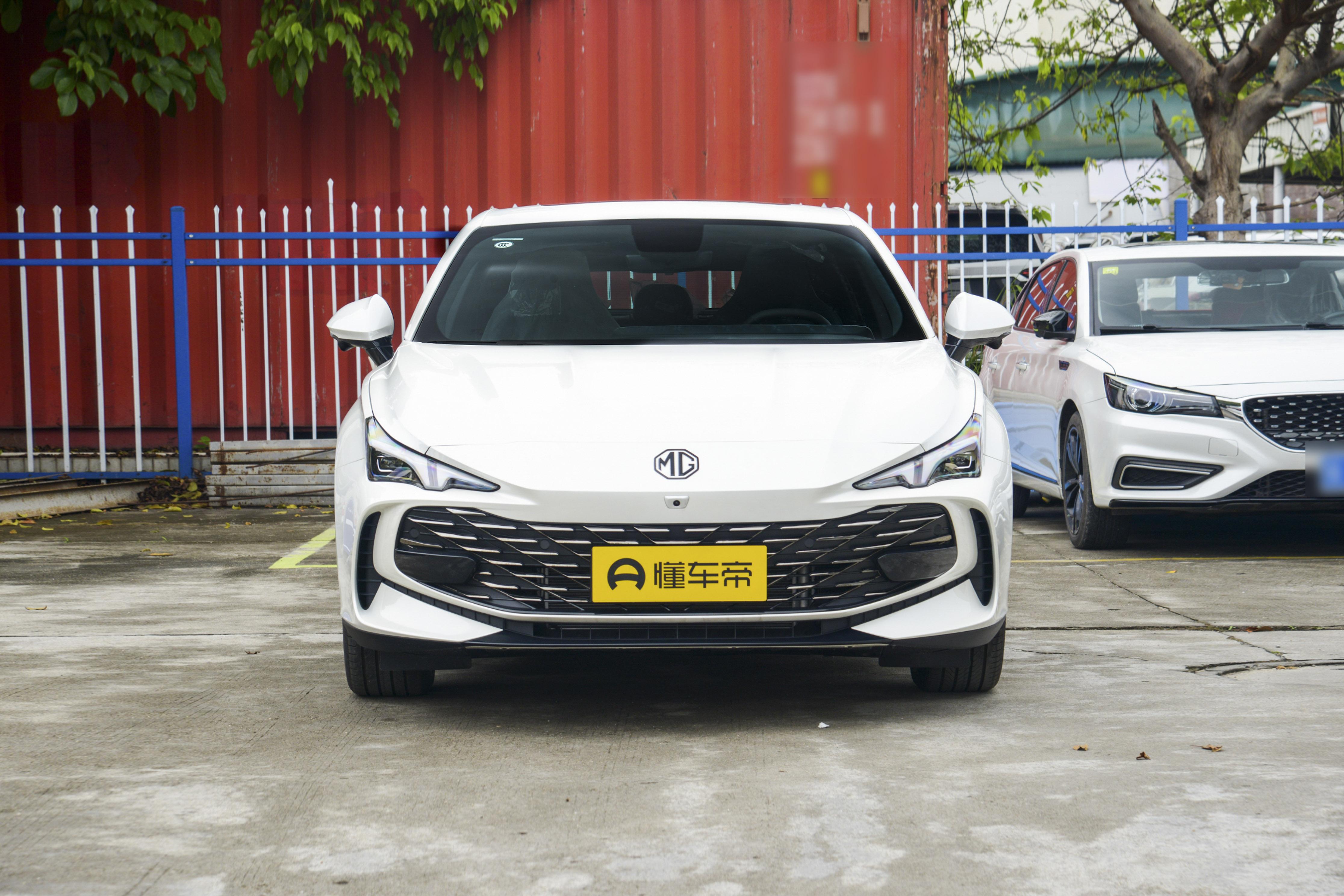 名爵mg71.5t11.98万落地价,混动名爵mg7落地价