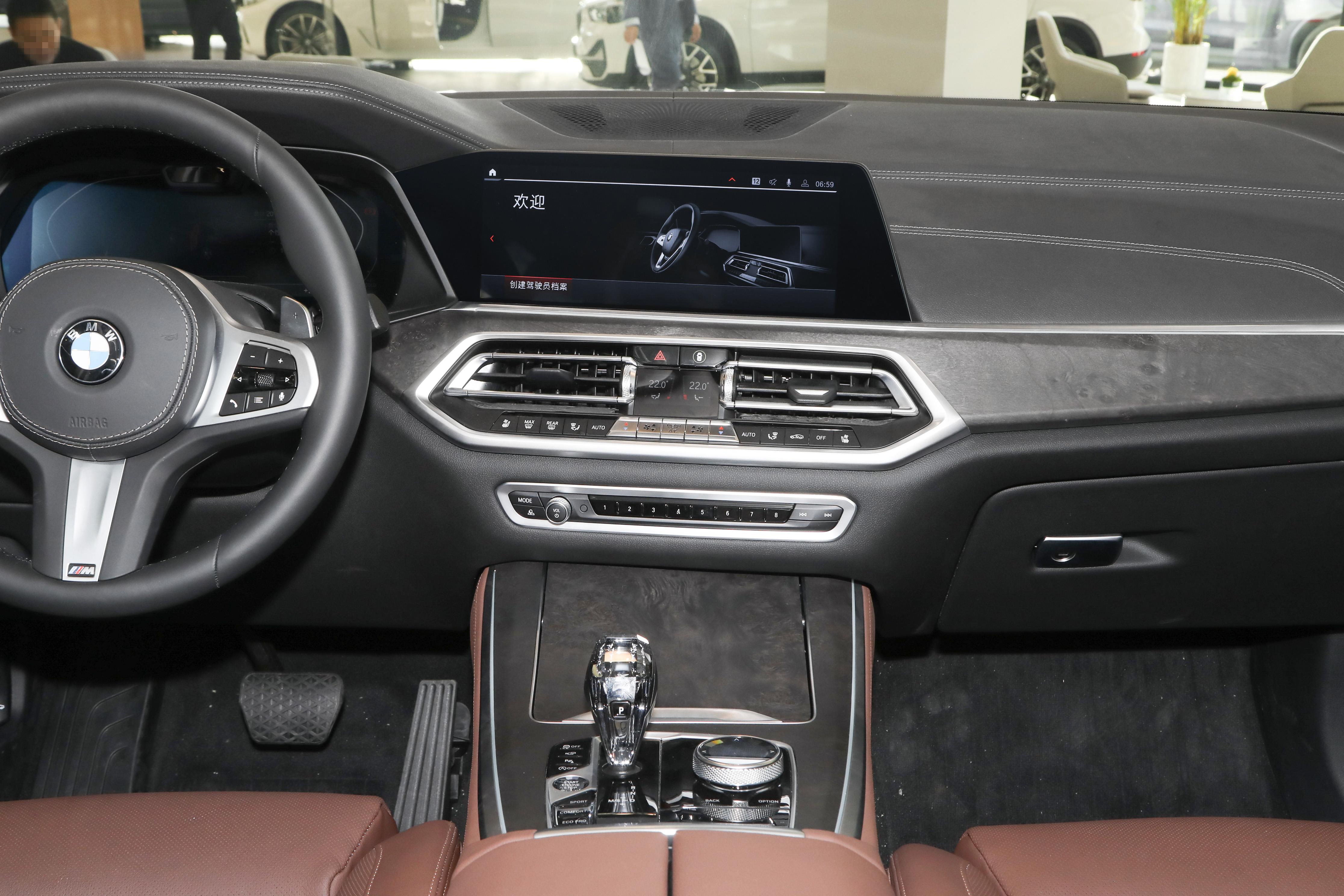 全新宝马x5xdrive45e详解,国产宝马最新x5试驾视频