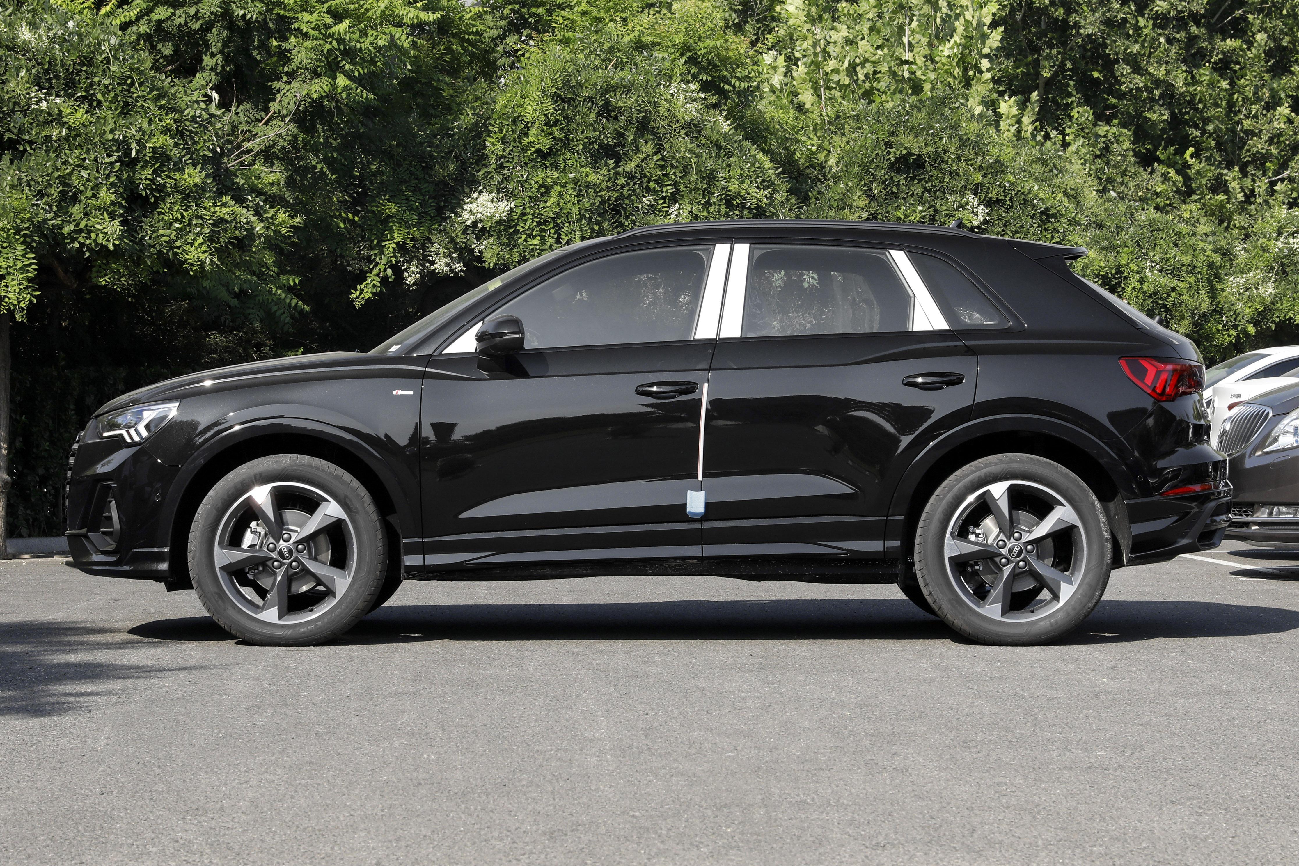 奥迪q3什么颜色好看,奥迪q3值得购买吗24款