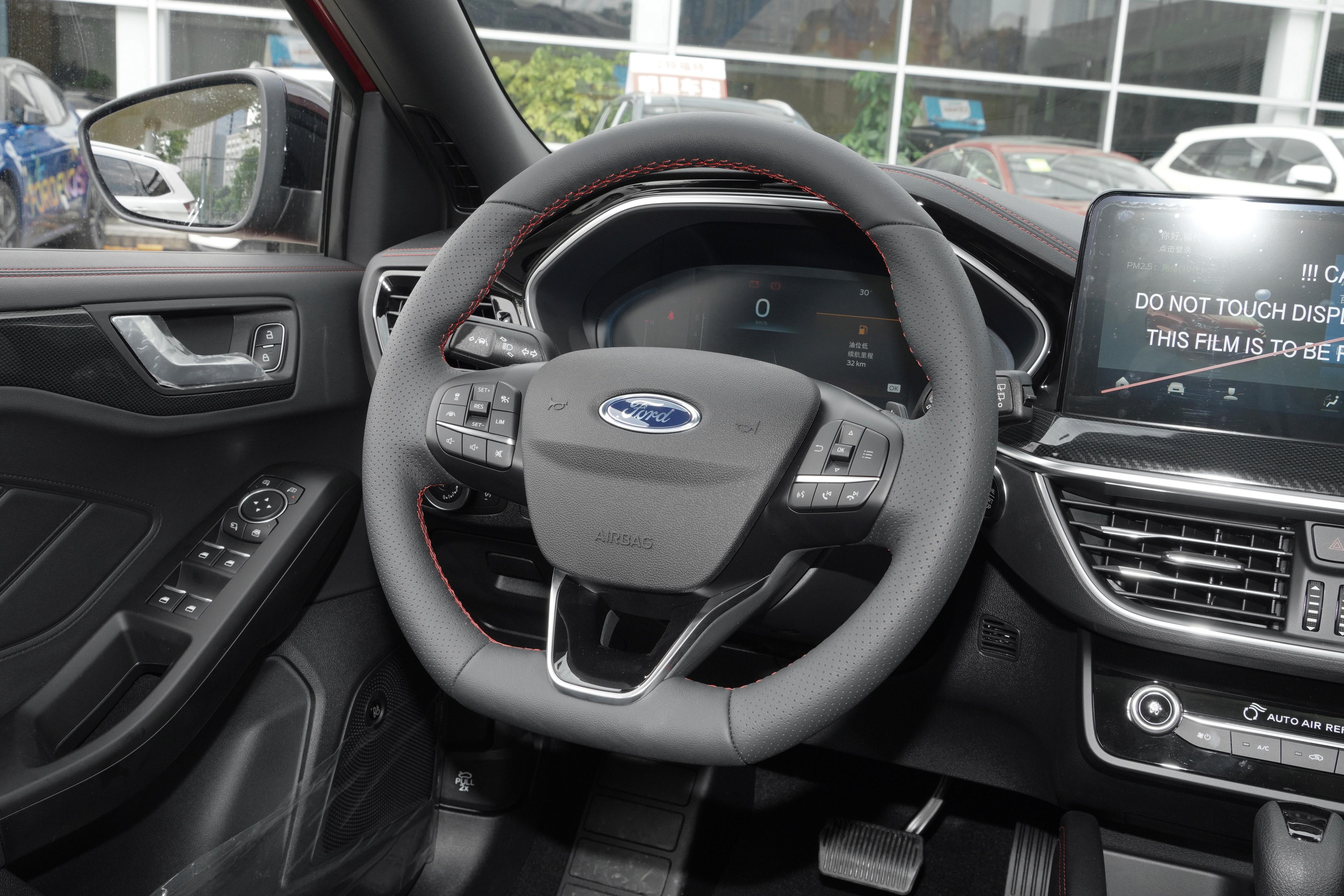 经典福特福克斯两厢小钢炮实测,福特福克斯两厢新款测评