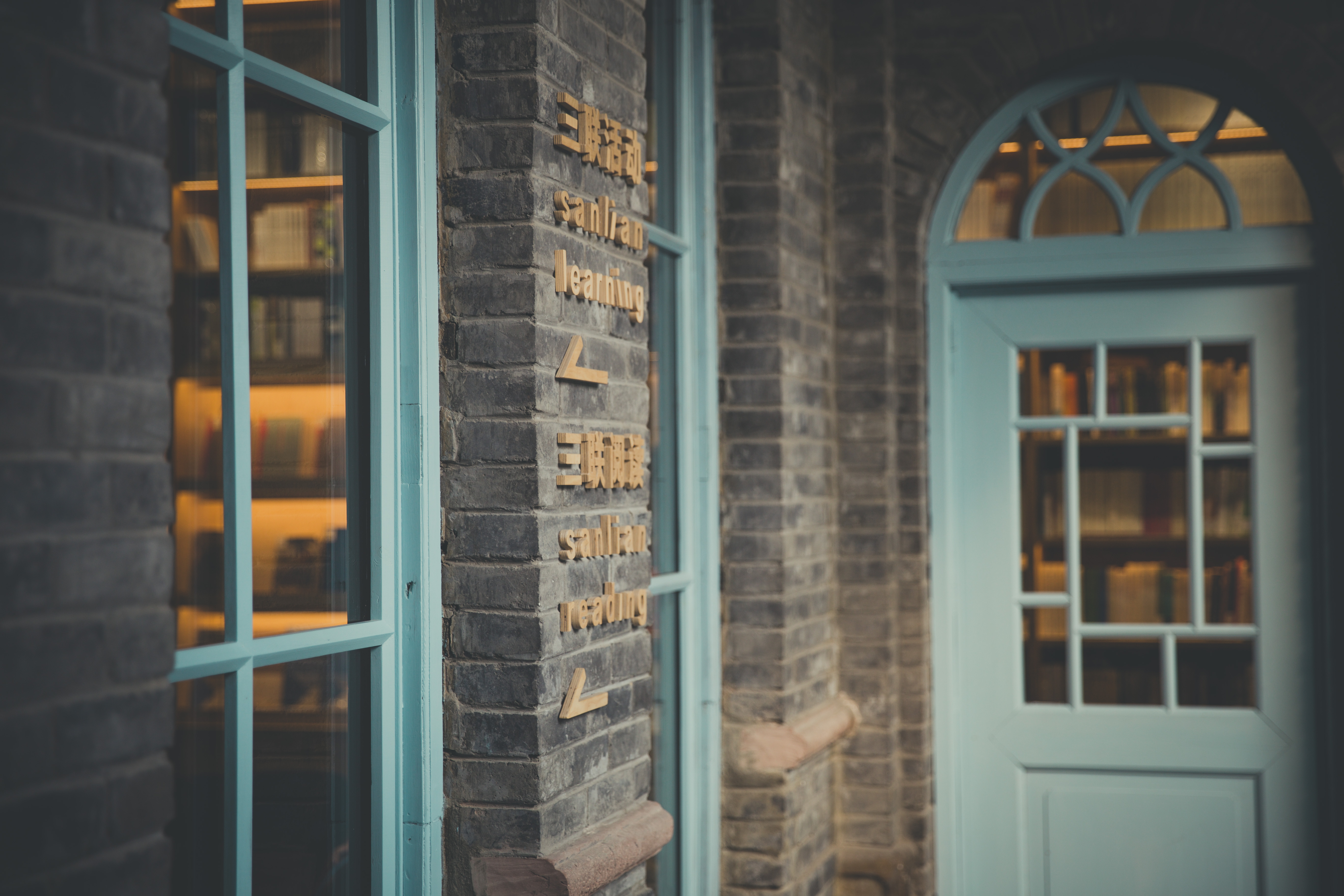 悲哀！男人死后，同事们无人关心，都在想着自己的调动和升迁