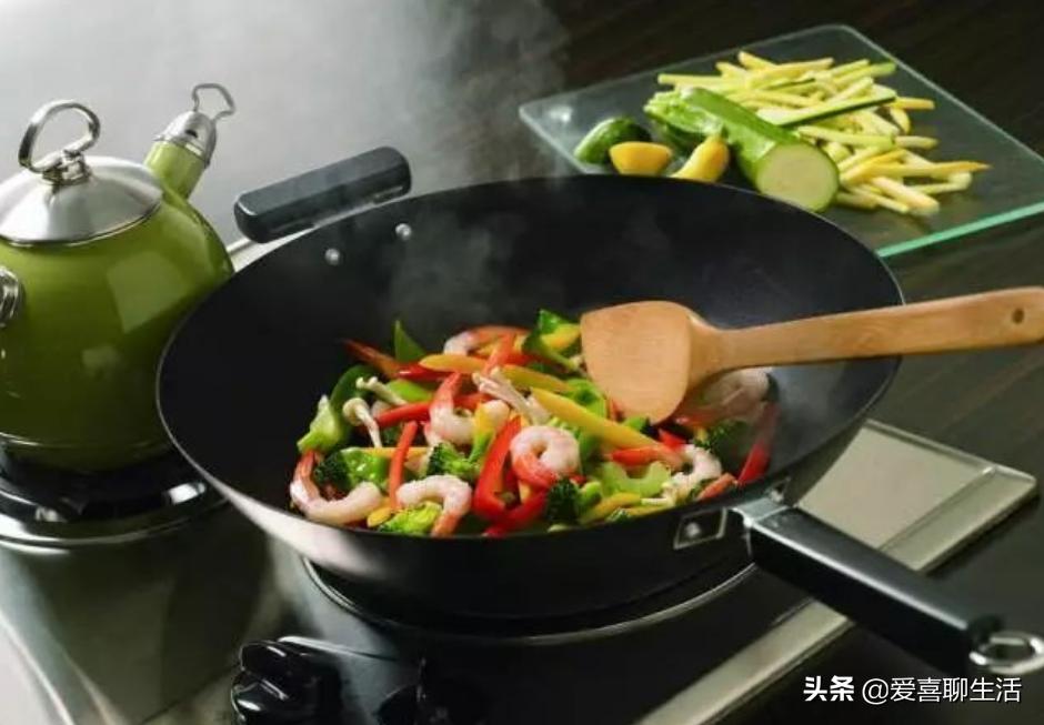 炒菜老是粘锅怎么处理,炒菜老是粘锅教你一个农村土办法