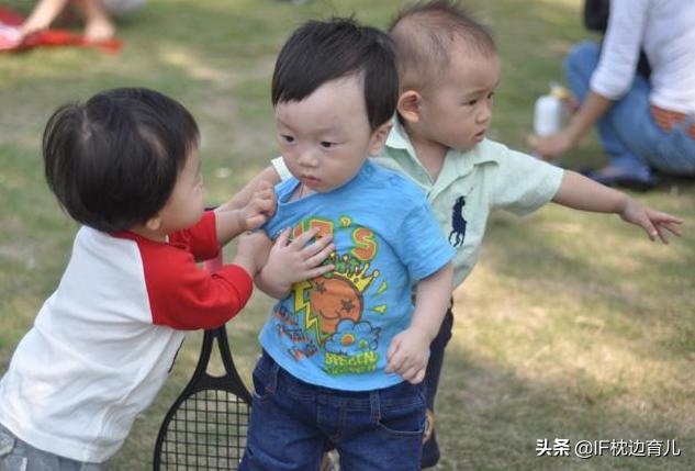 小孩上幼儿园不合群不说话怎么办,孩子不会说话上幼儿园会有帮助吗